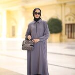 طقم ايروبين مع قميص طويل بسحاب وجيب جانبي